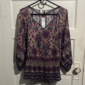 Woman's Billow Sleeve Top